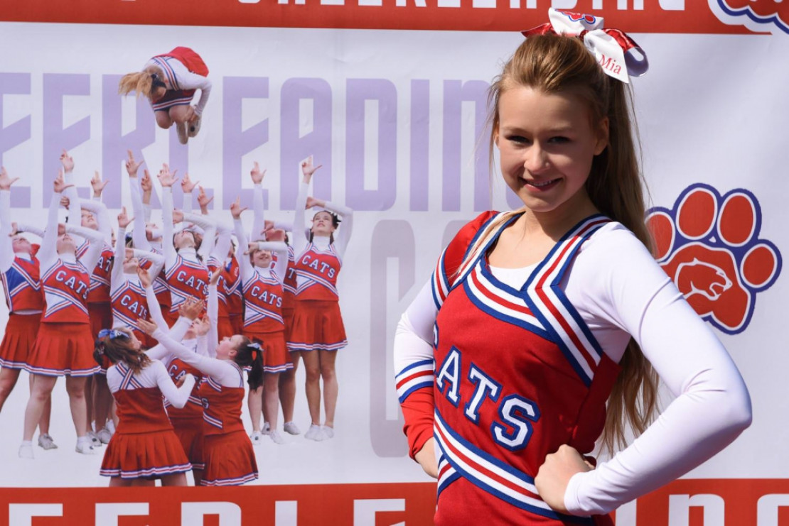 Cheerleader of the week: Mia